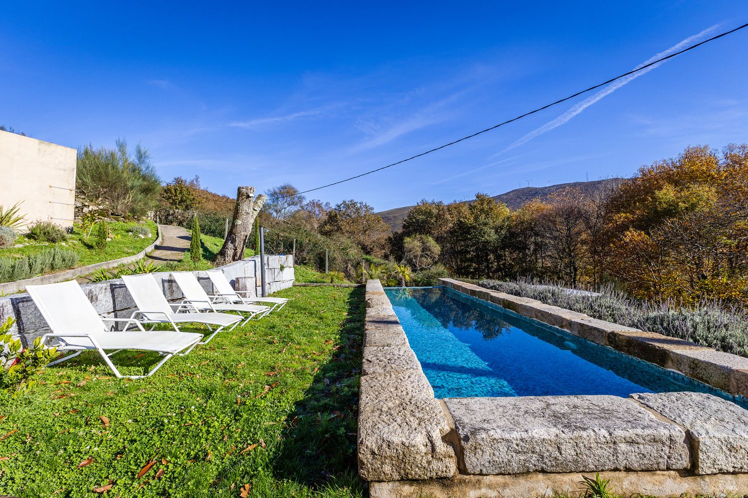 La piscina tiene 10 metros, así que podremos nadar!